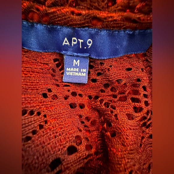 Apt 9. High Neck Lace Sleeveless Top. Merlot. size Medium. - Picture 7 of 7